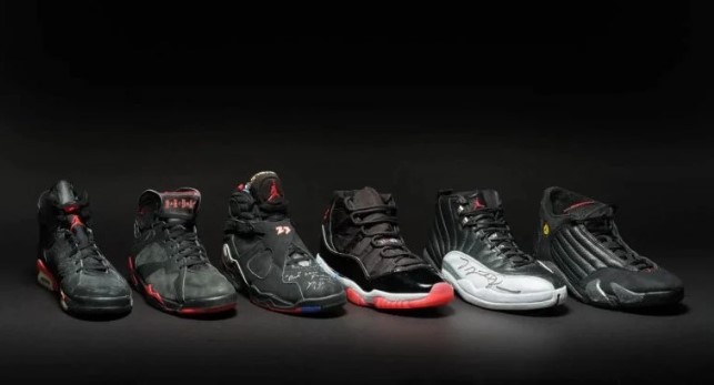 Coleção de tênis usados por Michael Jordan é leiloada por US$ 8 milhões Coleção de tênis usados por Michael Jordan é leiloada por US$ 8 milhões 4