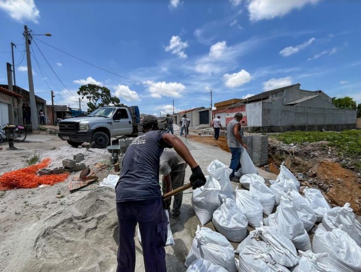 Obra de drenagem no bairro Juca Rosa recebe inspeção da prefeita Cordélia Torres 12