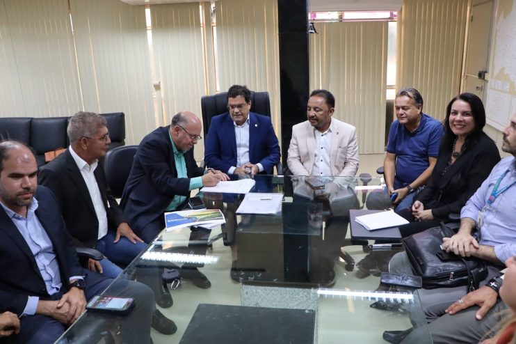 Acordo entre SDE e Bahiagás fortalecerá interiorização da distribuição de gás no Estado Acordo entre SDE e Bahiagás fortalecerá interiorização da distribuição de gás no Estado 4