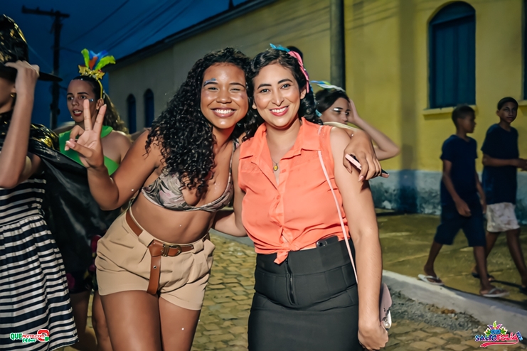 Yara Silva abre o Salto Folia 2024 com o bloco dos Estudantes 40