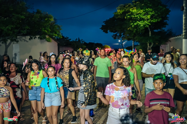 Yara Silva abre o Salto Folia 2024 com o bloco dos Estudantes 43