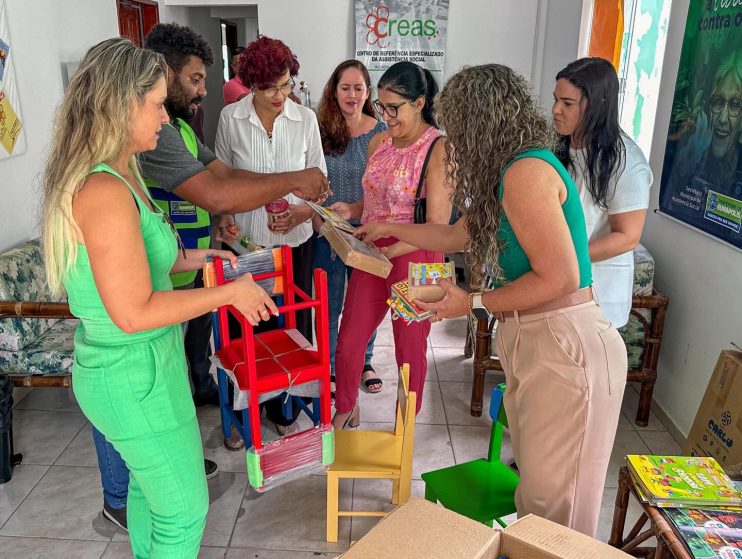 Prefeita Cordélia reforça compromisso com a Assistência Social durante visita aos núcleos 17