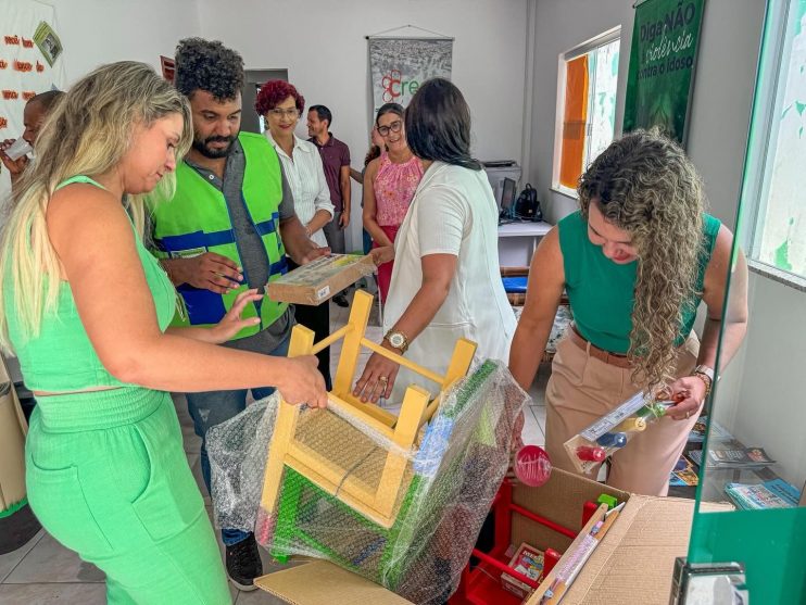 Prefeita Cordélia reforça compromisso com a Assistência Social durante visita aos núcleos 19