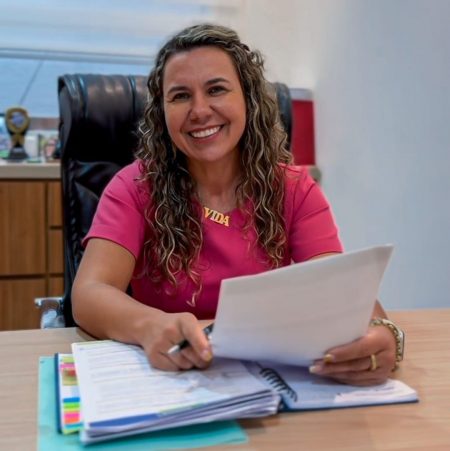 Prefeita Cordélia Torres anuncia publicação do primeiro edital de convocação do REDA de Eunápolis 13