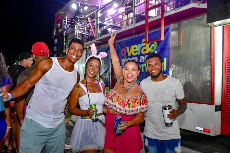 TUCA FERNANDES: EXPLOSÃO DE SUCESSOS NO CARNAVAL DE PORTO SEGURO 26