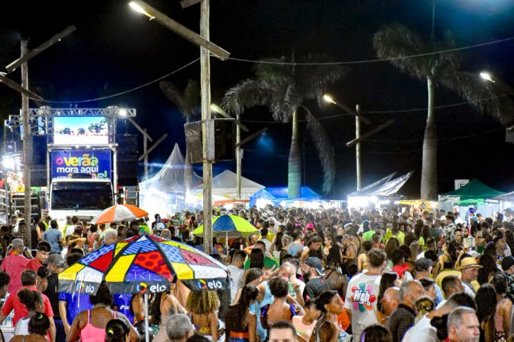 TUCA FERNANDES: EXPLOSÃO DE SUCESSOS NO CARNAVAL DE PORTO SEGURO 22