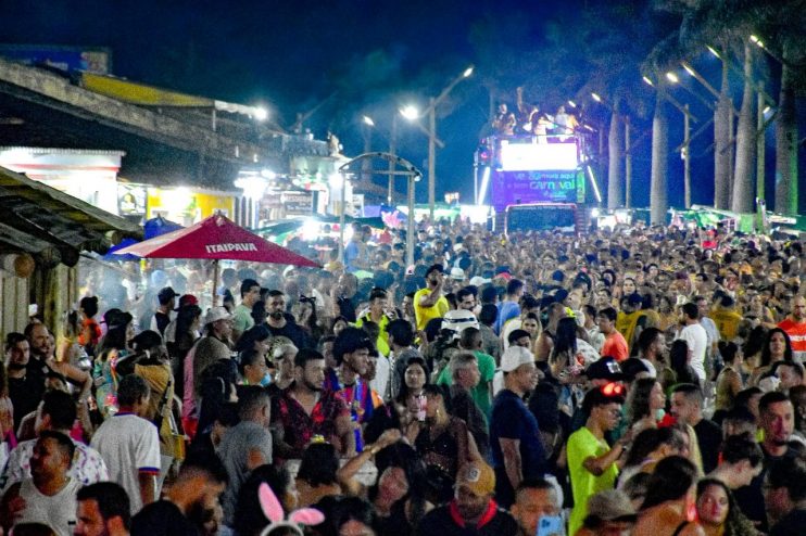 TUCA FERNANDES: EXPLOSÃO DE SUCESSOS NO CARNAVAL DE PORTO SEGURO 16