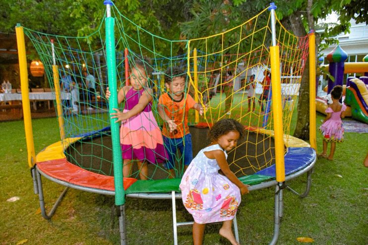 CRIANÇAS SE DIVERTEM NA CASA DO PREFEITO JÂNIO NATAL 17