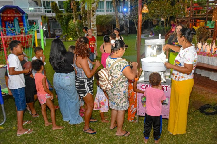 CRIANÇAS SE DIVERTEM NA CASA DO PREFEITO JÂNIO NATAL 16