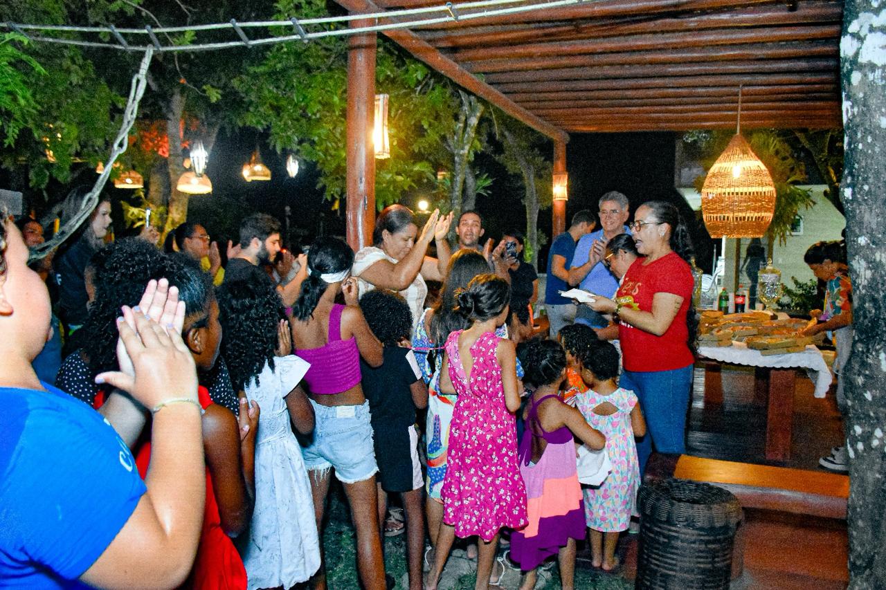 CRIANÇAS SE DIVERTEM NA CASA DO PREFEITO JÂNIO NATAL 8