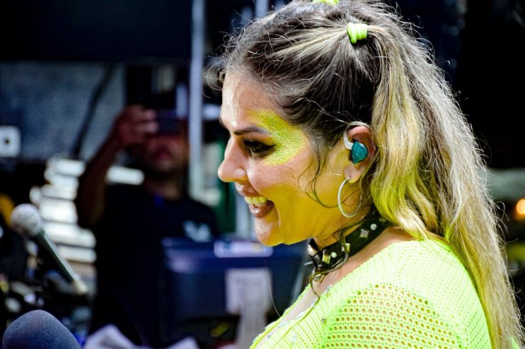 MULTIDÃO DE FOLIÕES TRANSFORMA A PASSARELA DA CULTURA EM UM MAR DE ALEGRIA COM A VINGADORA 26