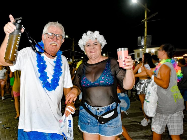 MULTIDÃO DE FOLIÕES TRANSFORMA A PASSARELA DA CULTURA EM UM MAR DE ALEGRIA COM A VINGADORA 14
