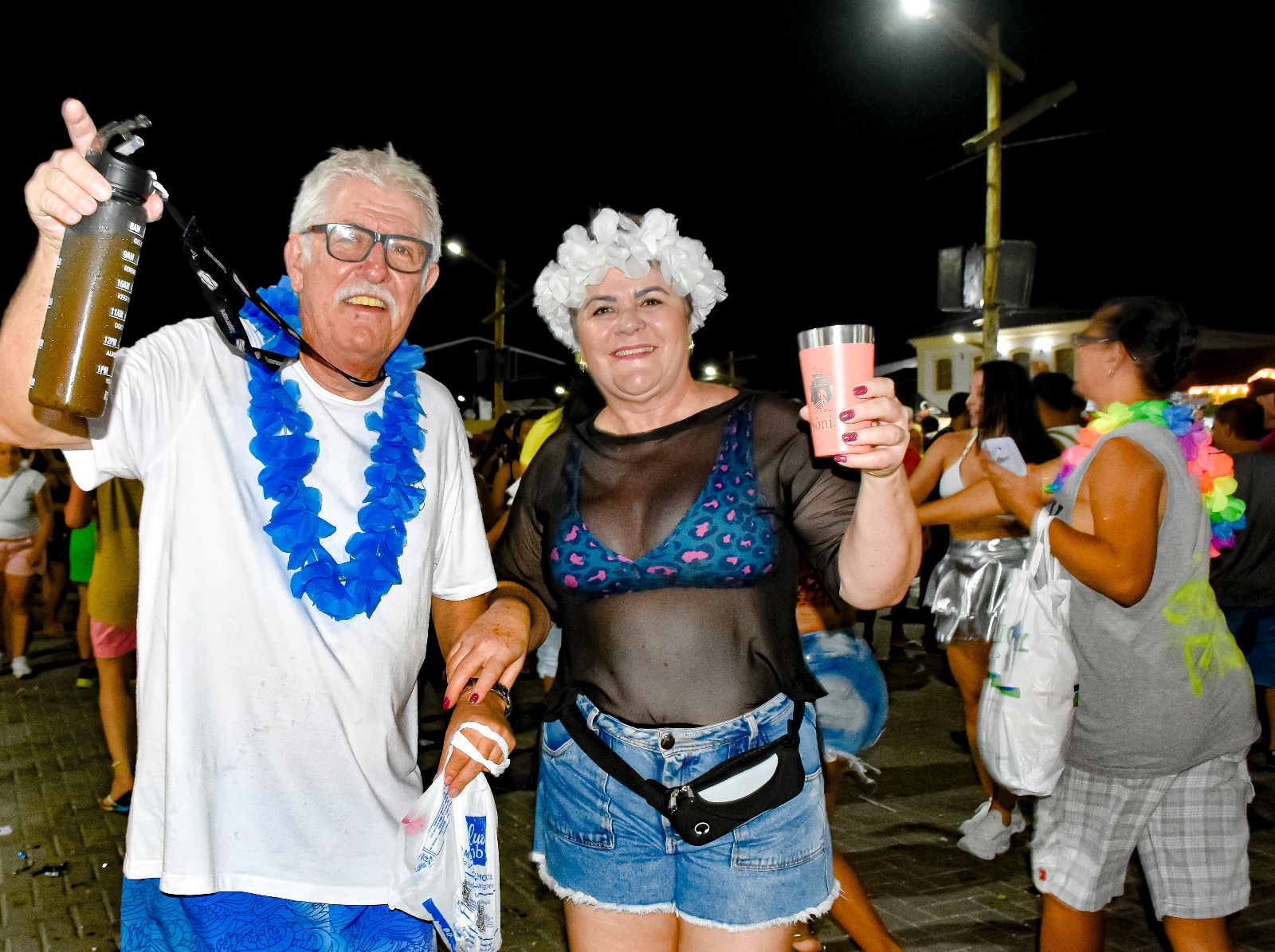 MULTIDÃO DE FOLIÕES TRANSFORMA A PASSARELA DA CULTURA EM UM MAR DE ALEGRIA COM A VINGADORA 27