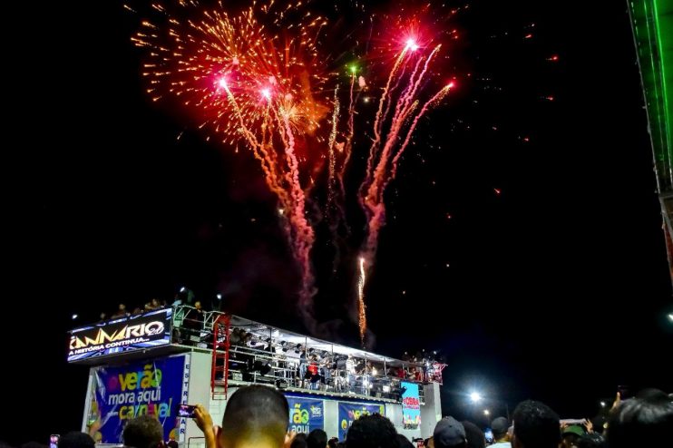 KANNÁRIO FAZ O BAIANÃO TREMER EM NOITE DE FOLIA EM PORTO SEGURO 15