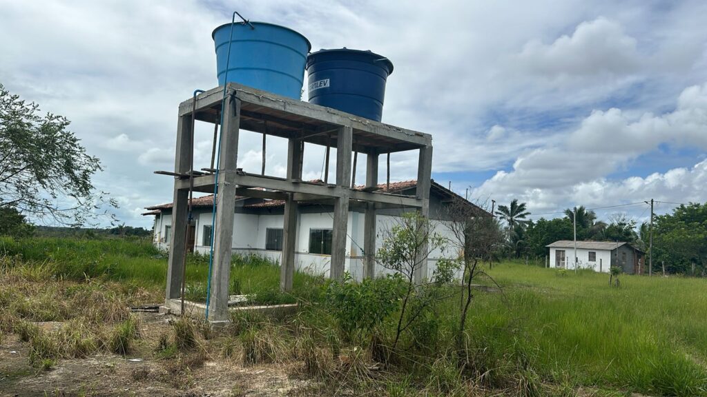 Moradores da comunidade do Ubú denunciam condições precárias do Colégio Municipal que atende a localidade. 16