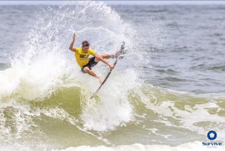 Altas ondas e atletas entregando tudo em uma estreia alucinante do Baiano de Surf 2024 na Praia da Tiririca 12