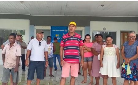 Moradores da comunidade do Ubú denunciam condições precárias do Colégio Municipal que atende a localidade. 12