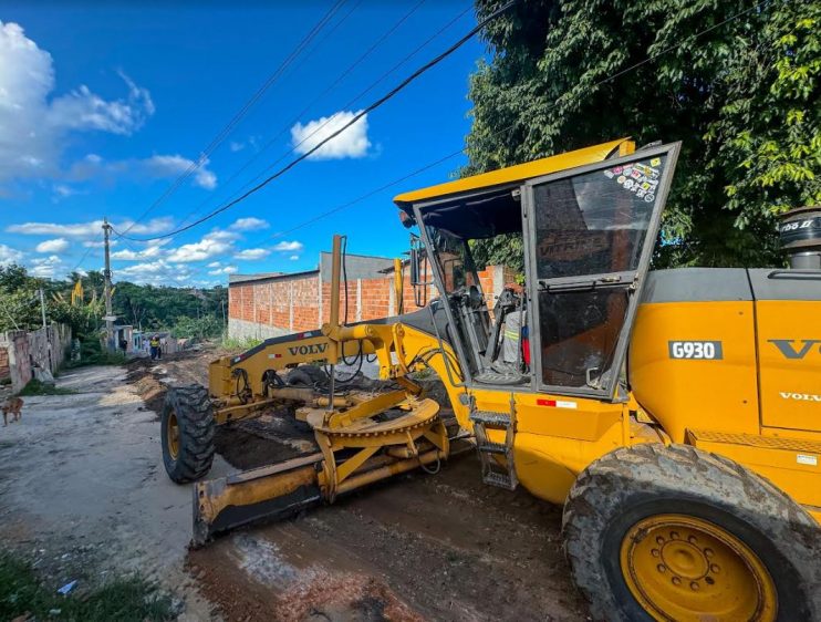 Prefeita Cordélia inspeciona diversas ruas do bairro Alecrim 2 durante processo de pavimentação 16