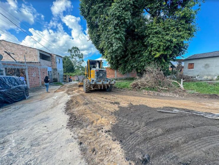 Prefeita Cordélia inspeciona diversas ruas do bairro Alecrim 2 durante processo de pavimentação 15