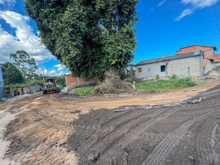 Prefeita Cordélia inspeciona diversas ruas do bairro Alecrim 2 durante processo de pavimentação 14