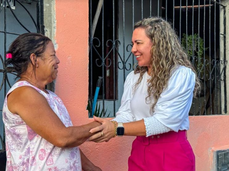 Prefeita Cordélia inspeciona diversas ruas do bairro Alecrim 2 durante processo de pavimentação 13