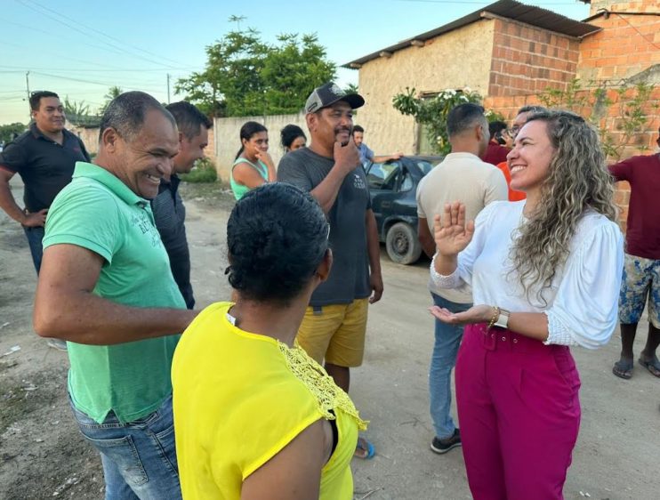 Prefeita Cordélia inspeciona diversas ruas do bairro Alecrim 2 durante processo de pavimentação 12