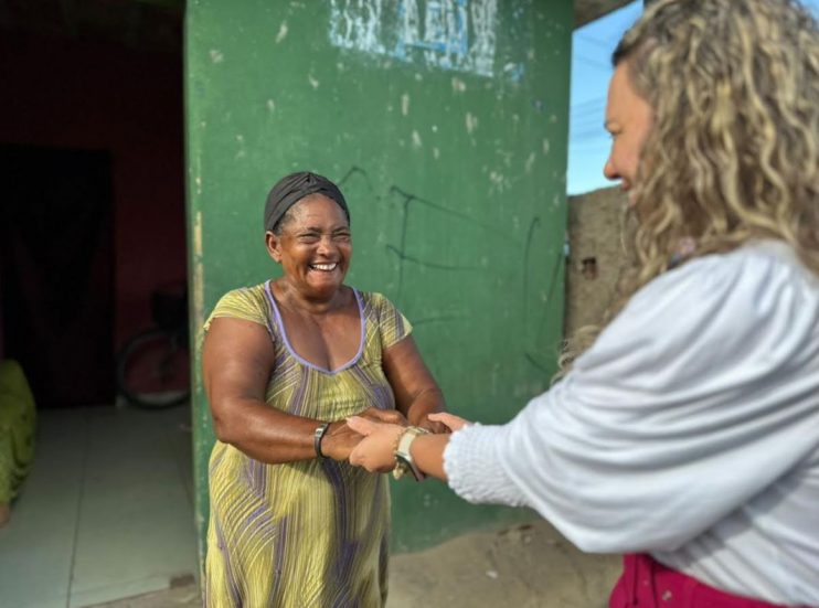 Prefeita Cordélia inspeciona diversas ruas do bairro Alecrim 2 durante processo de pavimentação 60