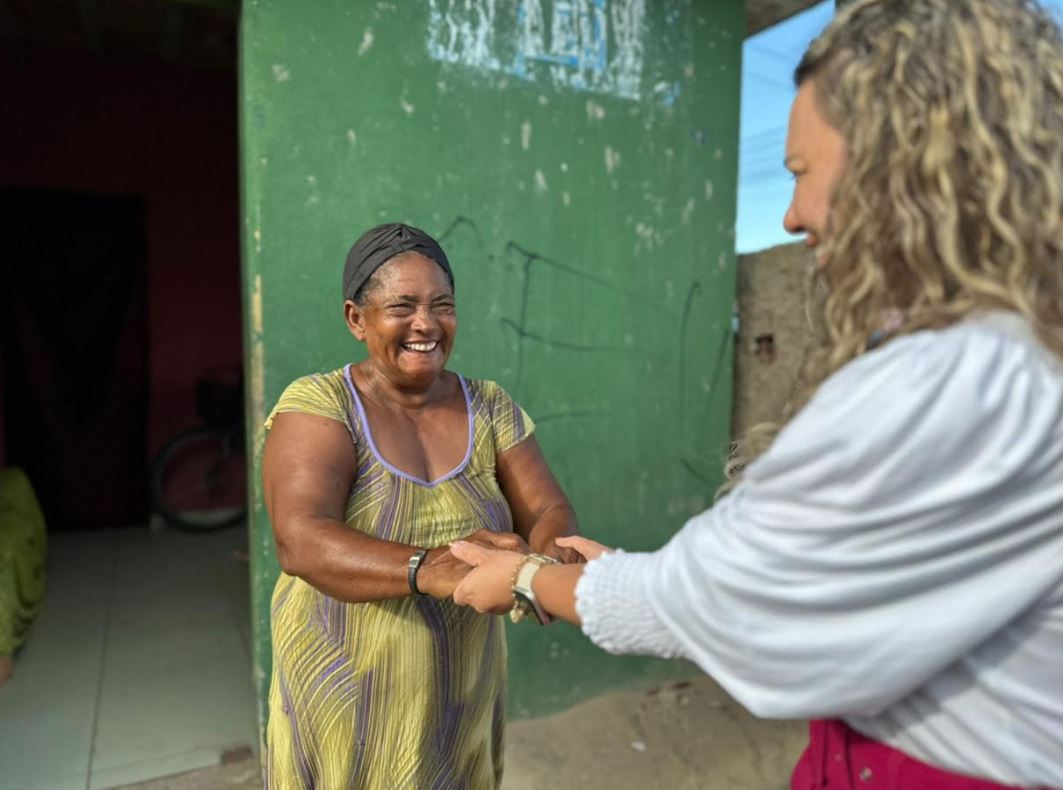 Prefeita Cordélia inspeciona diversas ruas do bairro Alecrim 2 durante processo de pavimentação 27