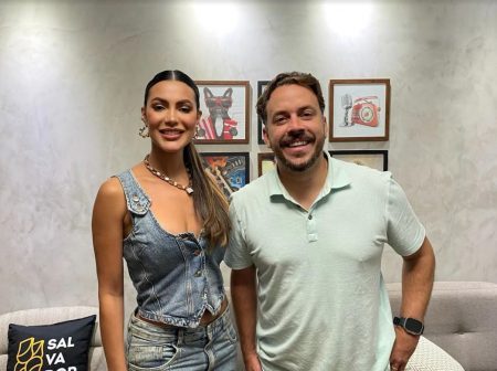 Salvador Produções assina contrato de gerenciamento artístico e planejamento comercial da cantora Vina Calmon 6