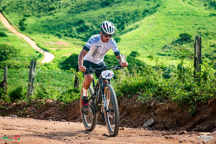 2º dia da 5ª Ultra Maratona dos Amigos com a participação de vários atletas e festa após a entrega de troféus 26