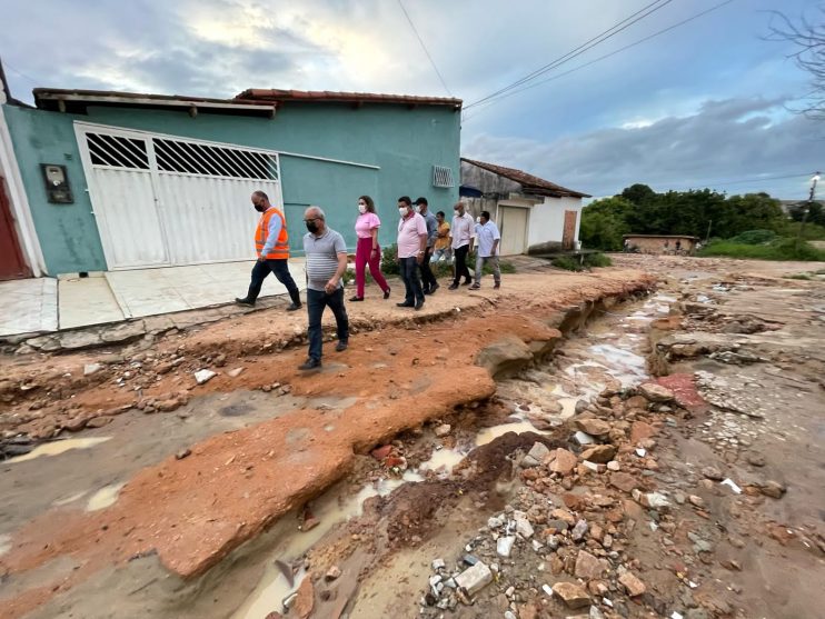 Cordélia garante qualidade dos serviços realizados nas ruas Lima e Caracas, no Dinah Borges 15
