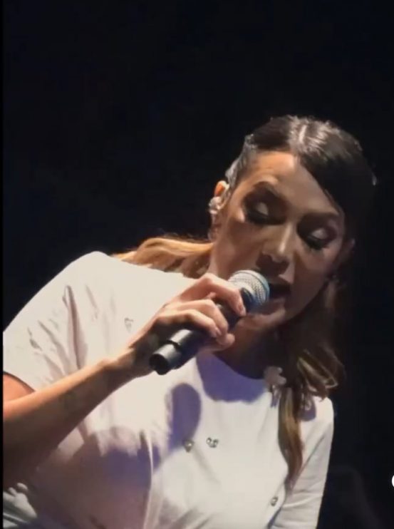 Público comparece em peso para curtir show da banda Cheiro de Amor em Barra do Mendes Público comparece em peso para curtir show da banda Cheiro de Amor em Barra do Mendes 4