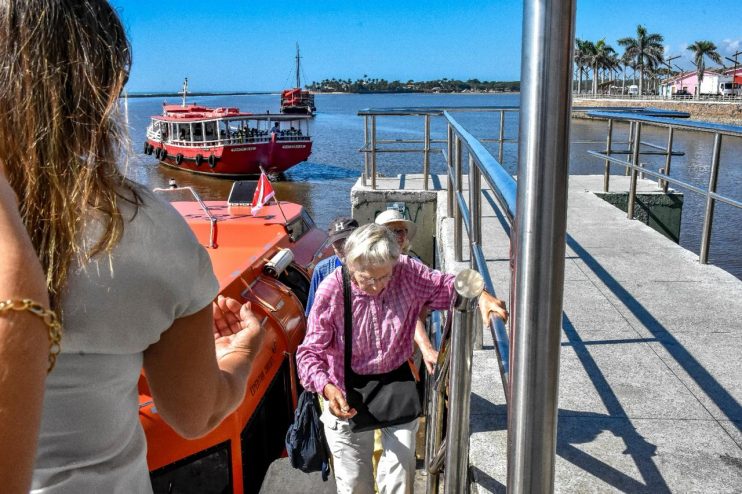 WhatsApp Image 2024-03-08 at 13.00.15 (3) PORTO SEGURO RECEBEU LUXUOSO NAVIO ANSEATIC INSPIRATION 17