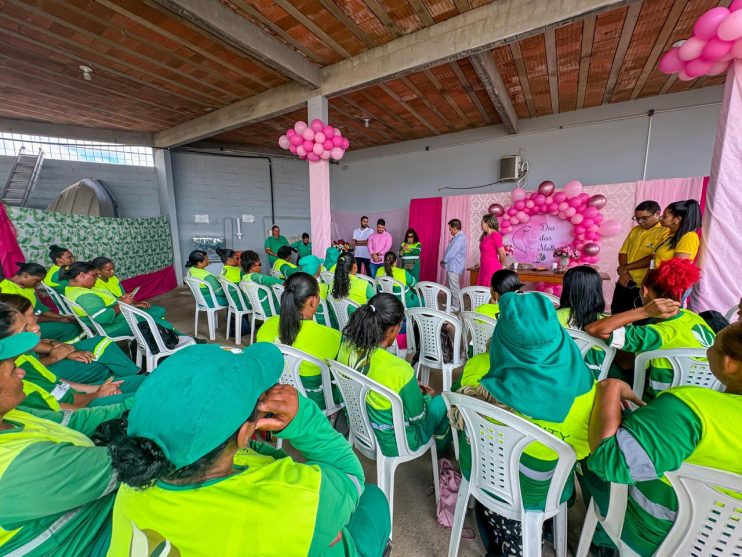 Cordélia tem momento especial com as agentes de limpeza do município neste Dia da Mulher 16