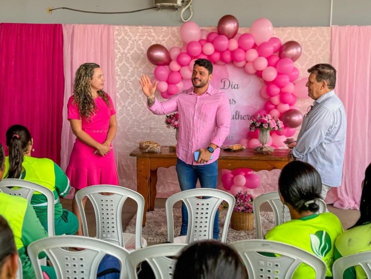 Cordélia tem momento especial com as agentes de limpeza do município neste Dia da Mulher 14