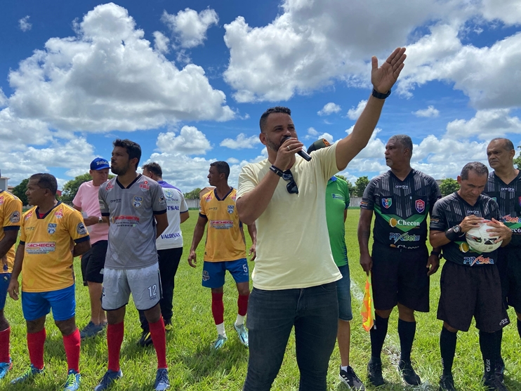 Cordélia garante apoio a campeonato de futebol em Eunápolis 47