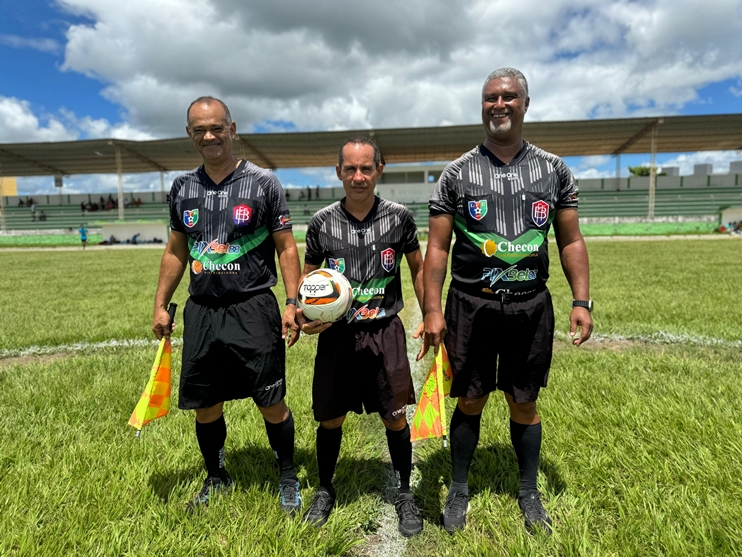 Cordélia garante apoio a campeonato de futebol em Eunápolis 7