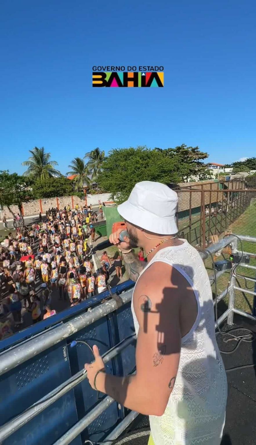 Ao som de muito pagodão, Papazoni agita foliões na Lavagem de Arembepe Ao som de muito pagodão, Papazoni agita foliões na Lavagem de Arembepe 4