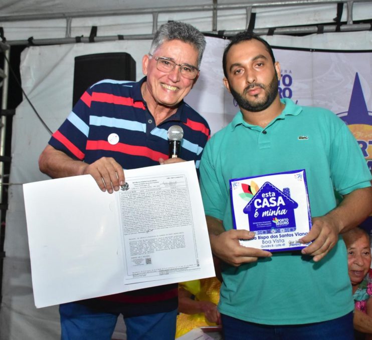 Prefeito Jânio Natal entrega títulos de regularização fundiária na comunidade cigana núcleo Boa Vista 12