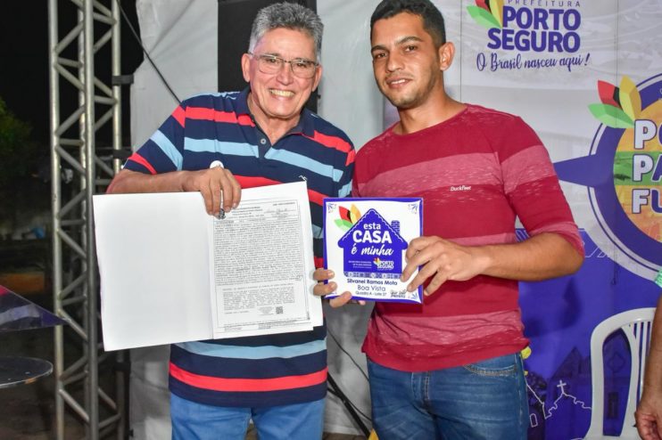 Prefeito Jânio Natal entrega títulos de regularização fundiária na comunidade cigana núcleo Boa Vista 13