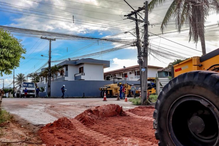 Asfalto chega à Rua Rio de Janeiro, no bairro Mundaí 15