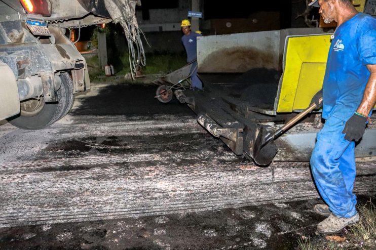 Asfalto chega à Rua Rio de Janeiro, no bairro Mundaí 12