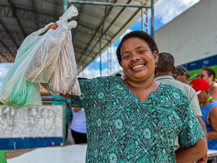 18 mil quilos de peixes entregues: Prefeita Cordélia bate recorde na distribuição de peixes na Semana Santa pelo 3º ano consecutivo 25