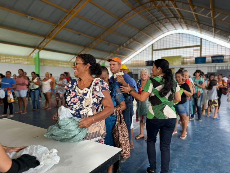 18 mil quilos de peixes entregues: Prefeita Cordélia bate recorde na distribuição de peixes na Semana Santa pelo 3º ano consecutivo 16