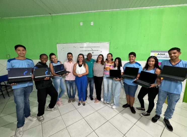 Escolas da rede municipal recebem novos equipamentos em visita de Cordélia 17