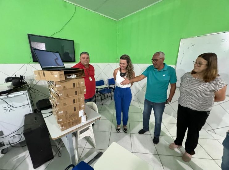 Escolas da rede municipal recebem novos equipamentos em visita de Cordélia 14