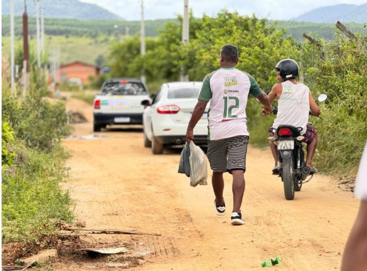 Prefeitura de Itagimirim realiza distribuição anual de peixes da Semana Santa para milhares de famílias do município 13