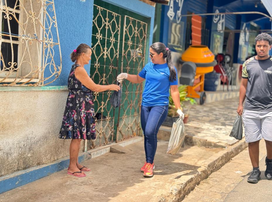 Prefeitura de Itagimirim realiza distribuição anual de peixes da Semana Santa para milhares de famílias do município 10