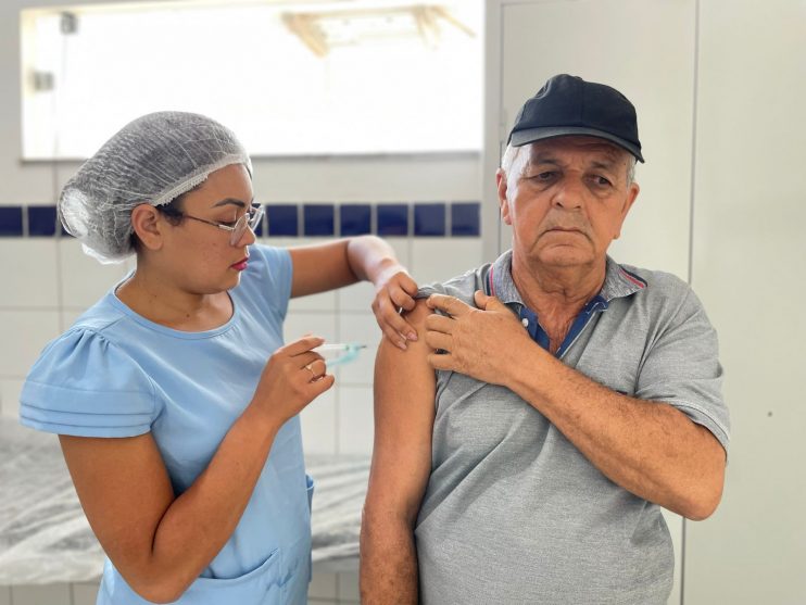 Vacinação contra Gripe é sucesso em Eunápolis com alta adesão do público-alvo 14