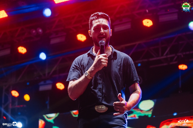 Heitor Costa lota praça pública na abertura do Pau Brasil Folia 2024 39